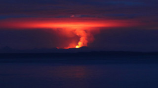 Volcano smoke red glow horizon - a red glow free wallpaper