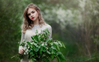 Woman bouquet rain forest magic - rain free wallpaper