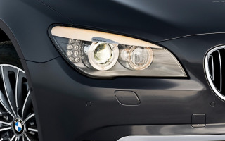 Car headlight grills ultrafine detailed - an ultrafine free wallpaper