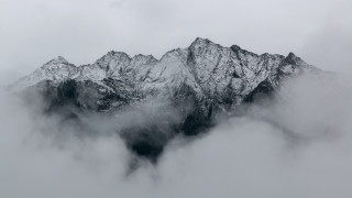 Snowy mountain range cloudy sky 2 - a cloud free wallpaper