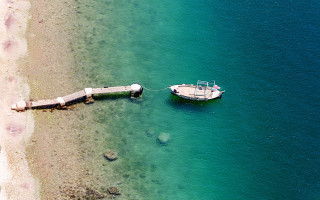 Boat docked pier tiltshift aerial - aerial view free wallpaper