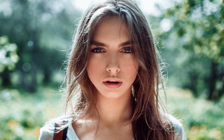 Woman longhair blue shirt park - a picture in a park free wallpaper