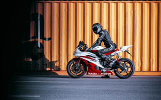 Motorcycle rider yellow wall red - motion blur free wallpaper