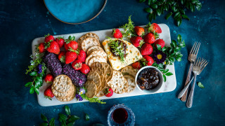Platter crackers strawberries christmas night - other food free wallpaper