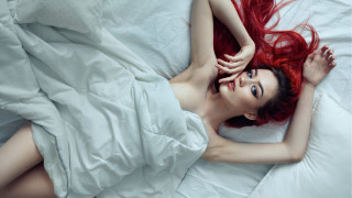 Red haired woman on bed - a white pillow free wallpaper