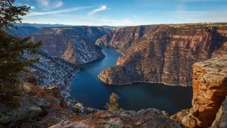 Lake canyon cliff tiltshift beautiful - christo free wallpaper for desktop