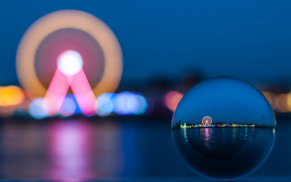 Ferris wheel glass ball night - deep depth of field free wallpaper