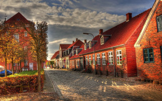 Cobblestone street redbrick building cityscape - a cobblestone street free wallpaper