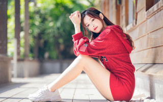 Woman red sweater sitting blurry - a red sweater free wallpaper