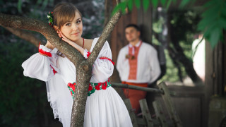 Woman white dress man red - a red shirt free wallpaper