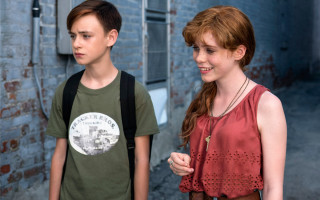 Boy girl alleyway brick wall - renaissance free wallpaper