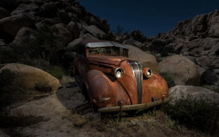 Old car desert night moon - the moon free wallpaper