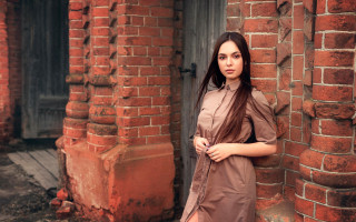 Woman brick building honeycomb fence - fashion photoshoot free wallpaper