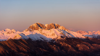 Mountain snowy peak sunset campfire - alen divi free wallpaper