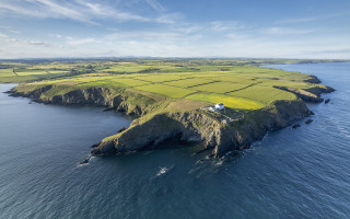 Small island lighthouse ocean tiltshift - a small island free wallpaper