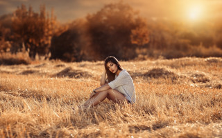 Woman field autumn leaves blurry - tall grass free wallpaper