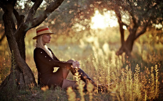Woman hat giraffe autumn nature - anka zhuravleva free wallpaper