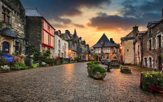 Cobblestone street fountain sunset romanesc - a cobblestone street free wallpaper