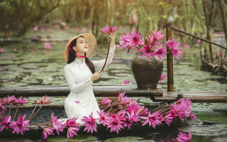 Woman hat rowing flowers lily - chen chun free wallpaper