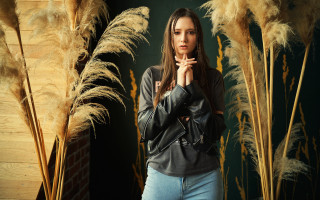 Woman tallgrass hands chin looking - tall grass free wallpaper for desktop