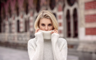Woman white sweater posing outdoors - a white sweater free wallpaper