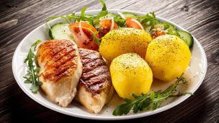 Plate meat vegetables lemons wooden - meat free wallpaper