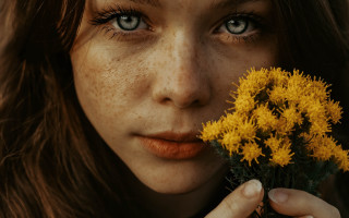 Woman holding flowers autumn brown - elke vogelsang free wallpaper