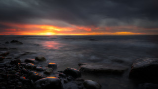Sunset ocean rocks dark sky 3 - a dark sky in the background free wallpaper for desktop