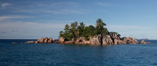 Small island palm trees ocean 20 - landscape free wallpaper for desktop