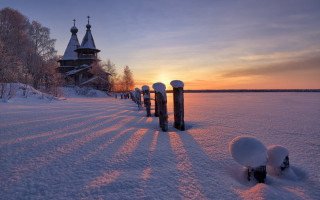 Snowy path church sunset naive - radiant free wallpaper