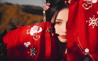 Woman red kimono flower headpiece - chen yifei free wallpaper