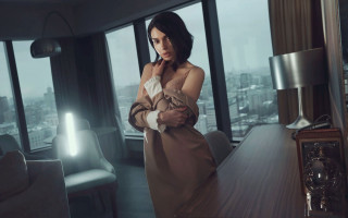 Woman clock window city hologram - artur tarnowski free wallpaper