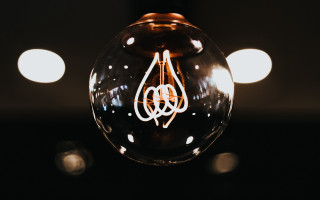 Light bulb string table background - studio light free wallpaper for desktop