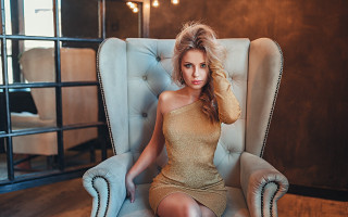 Woman chair cellphone hairdow portrait - fashion photoshoot free wallpaper