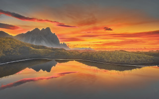 Mountain lake sunset clouds mystical 4 - a lake in the foreground and a sunset in the background free wallpaper