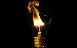 Lightbulb flame glowing gold lantern - free light wallpaper