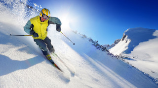 Man skiing snowy slope sunny 2 - foto realistic free wallpaper