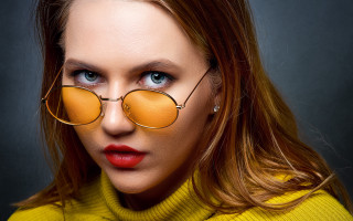 Woman glasses yellow sweater red - a yellow sweater free wallpaper