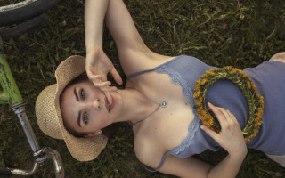 Woman blue top grass hat - a blue top free wallpaper