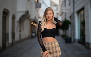 Woman blacktop plaidskirt street portrait - plaid free wallpaper for desktop