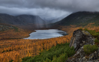 Lake mountains trees cloudy sky - a few cloud above free wallpaper