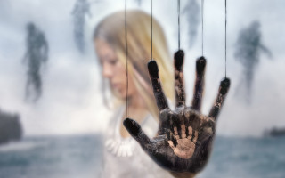 Woman holding hand background strings - a hand free wallpaper for desktop
