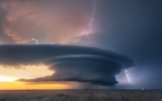 Large cloud lightning field dusk - hyperrealistic free wallpaper