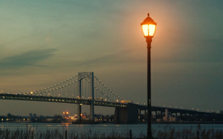 Bridge lamp city water night - a street light free wallpaper