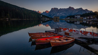 Boats lake mountain sunset architecture - the sun setting free wallpaper