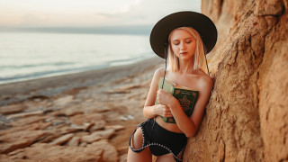 Woman hat beach reading ocean - a book free wallpaper