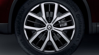 Tire closeup blackbackground whitelettering photorealism - white lettering free wallpaper