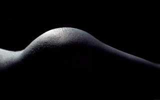 Black white woman fullmoon night - subsurface free wallpaper