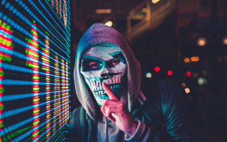 Skeleton mask light display cyberpunk - a finger free wallpaper for desktop