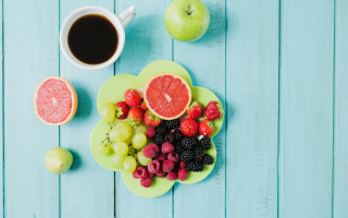 Plate fruit coffee blue table - fruit free wallpaper